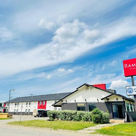 Ramada By Wyndham Dawson Creek Hotell Eksteriør bilde