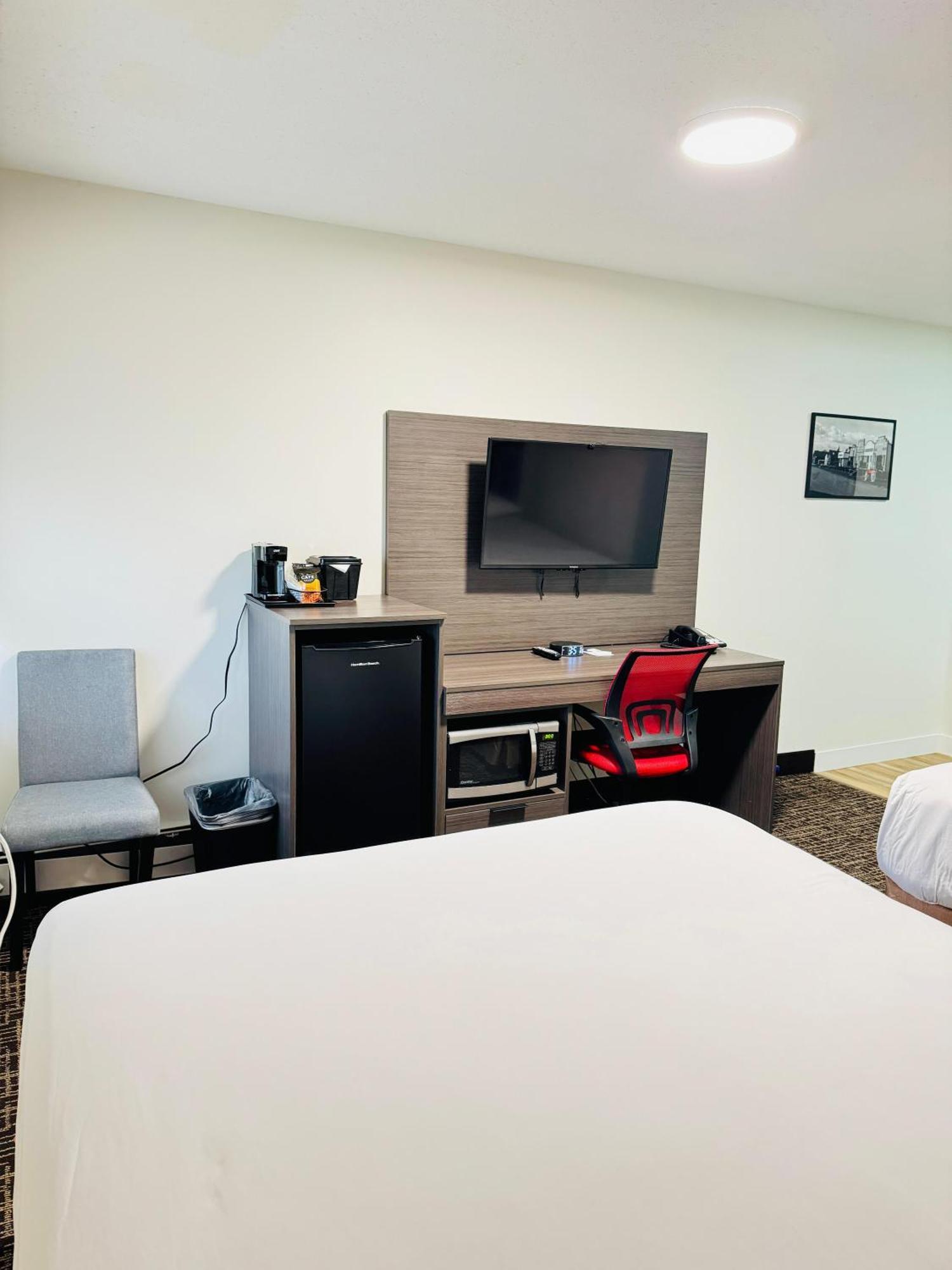 Ramada By Wyndham Dawson Creek Hotell Eksteriør bilde