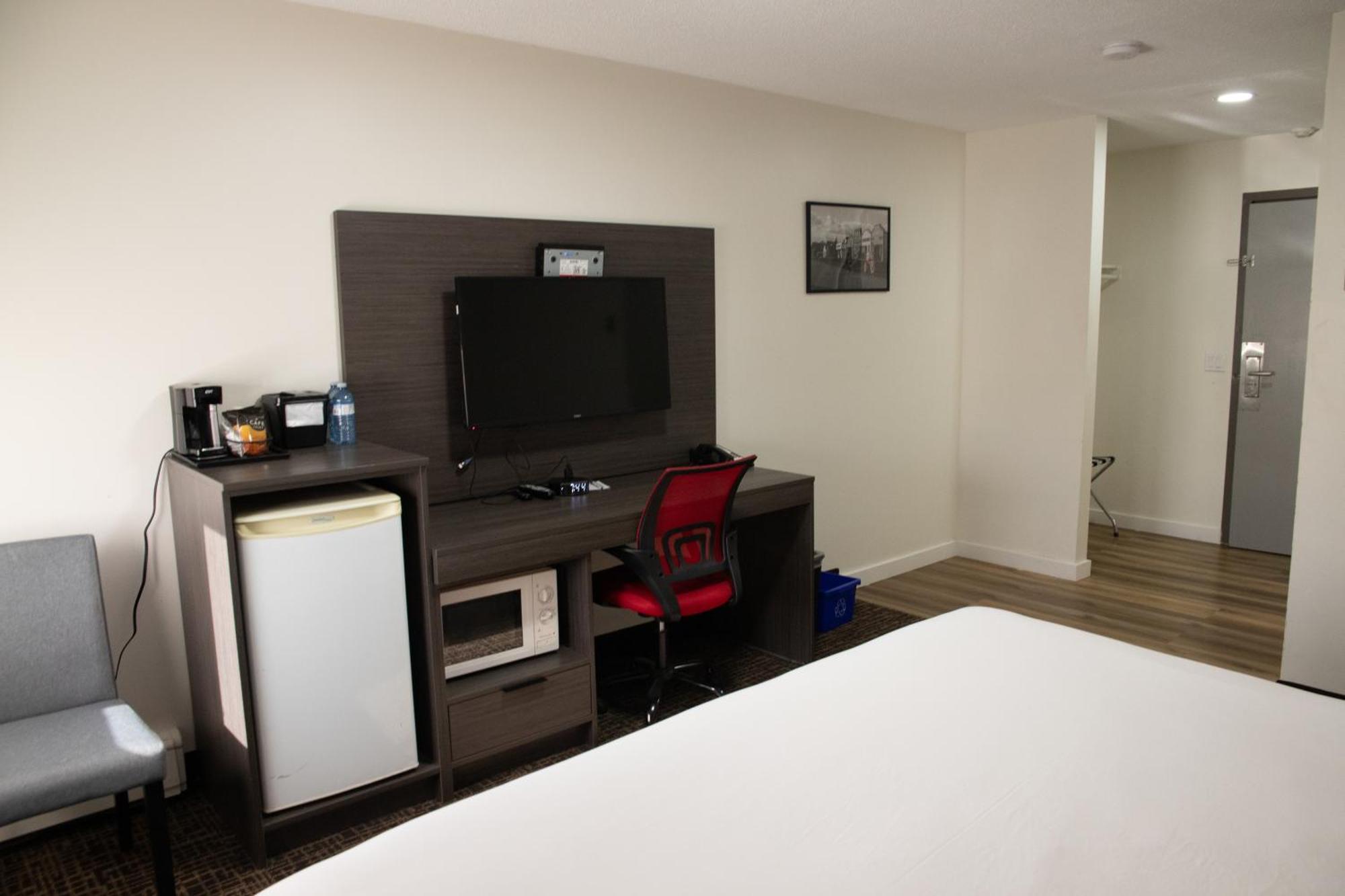 Ramada By Wyndham Dawson Creek Hotell Eksteriør bilde
