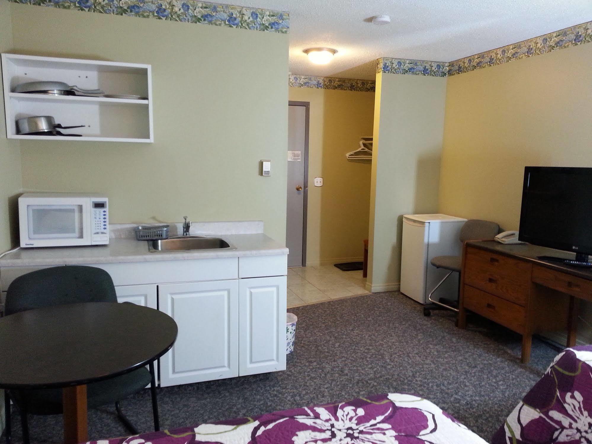 Ramada By Wyndham Dawson Creek Hotell Eksteriør bilde
