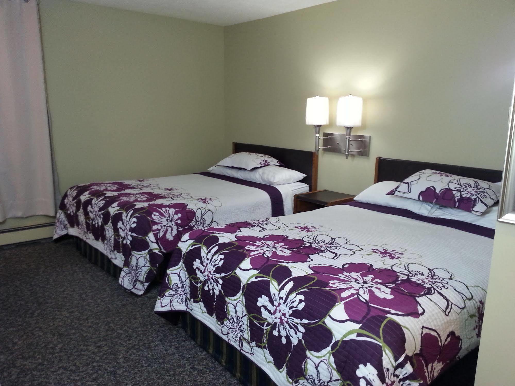 Ramada By Wyndham Dawson Creek Hotell Eksteriør bilde