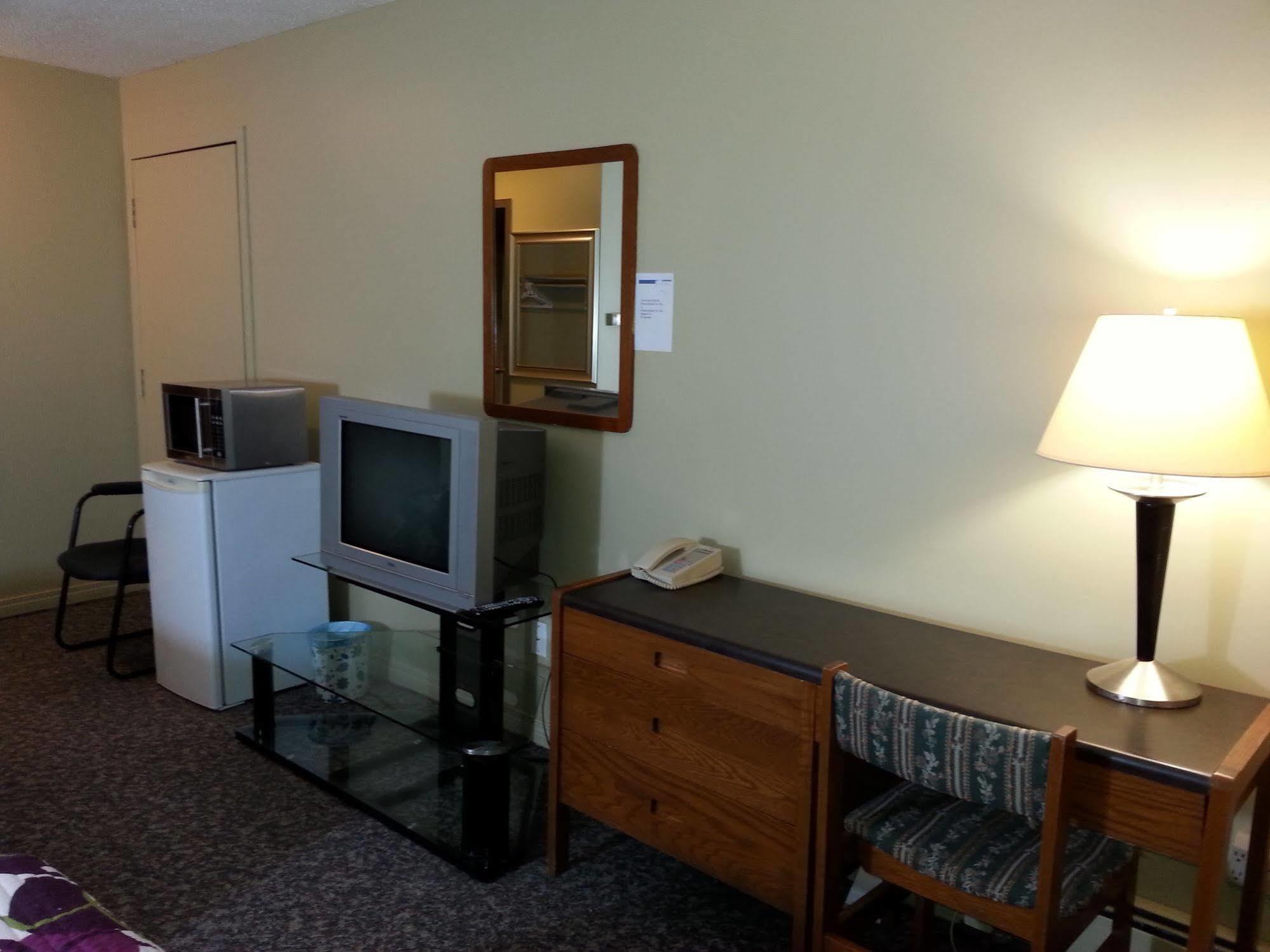 Ramada By Wyndham Dawson Creek Hotell Eksteriør bilde