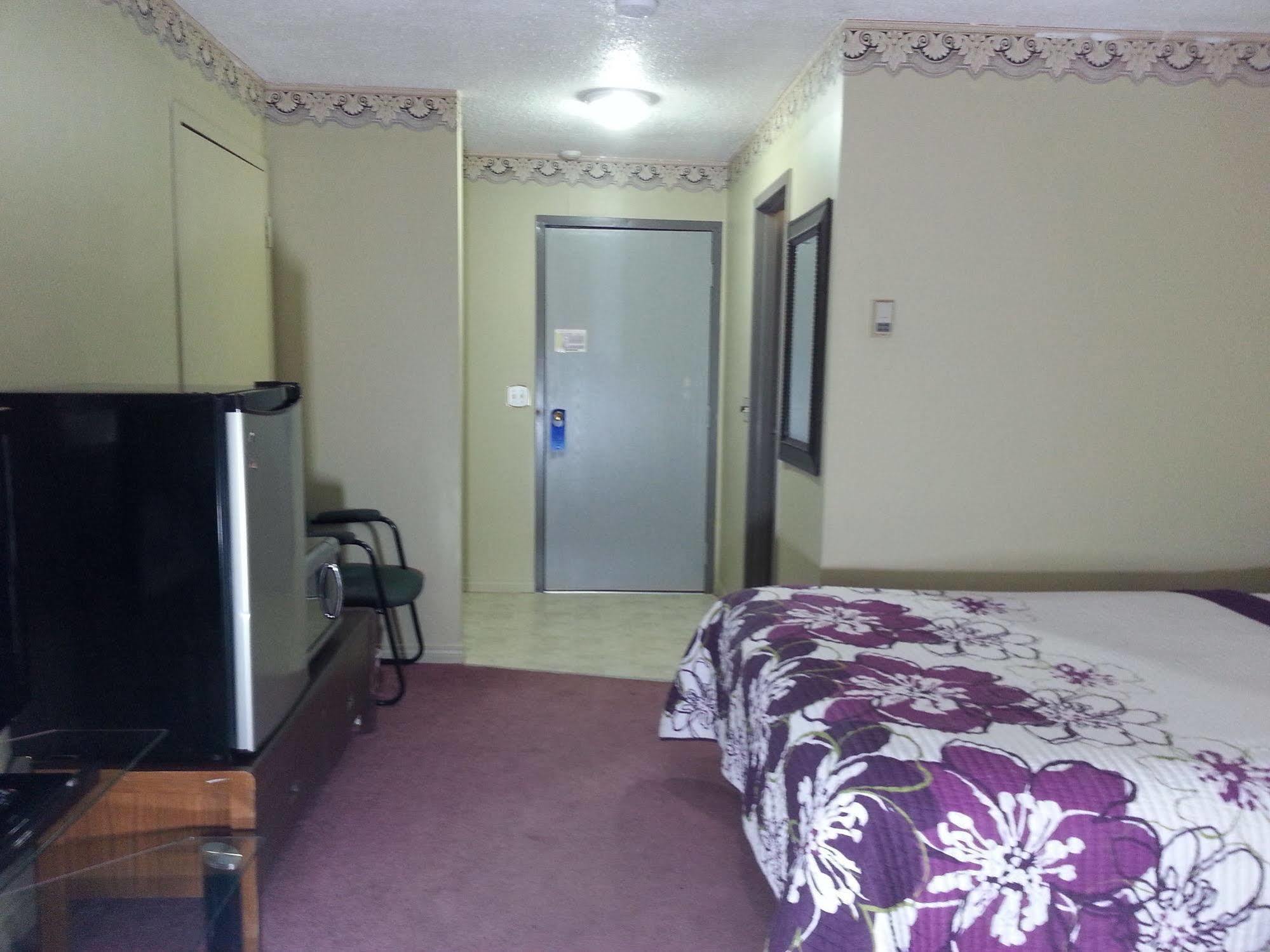 Ramada By Wyndham Dawson Creek Hotell Eksteriør bilde