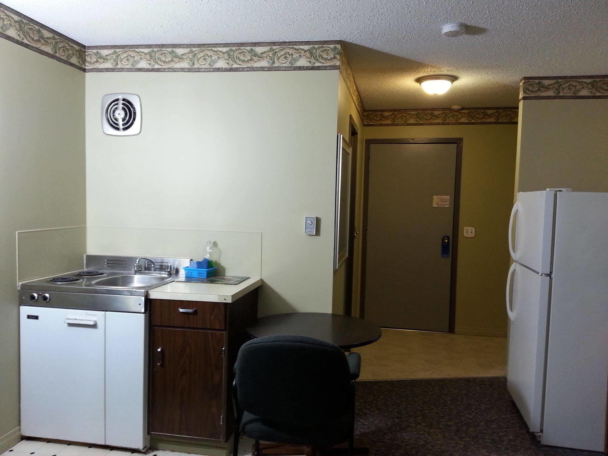 Ramada By Wyndham Dawson Creek Hotell Eksteriør bilde